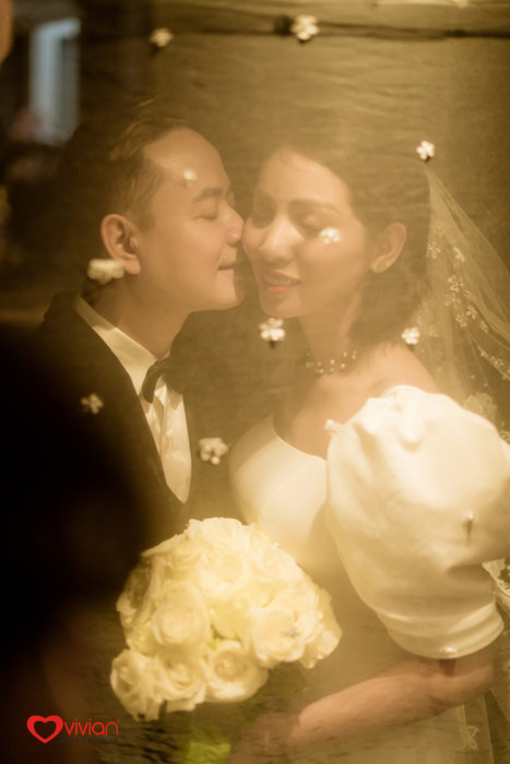 Diễn viên Tùng Dương và bộ ảnh cưới "tình bể bình" cùng vợ